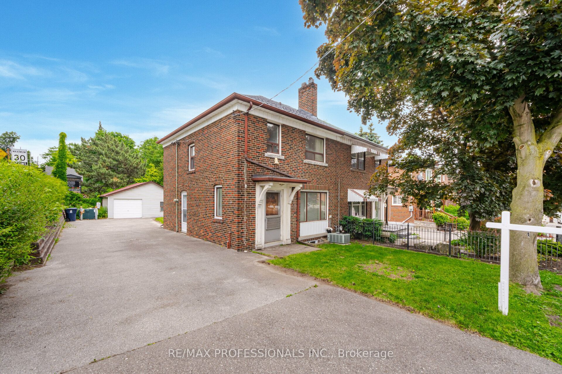 111 Keele Street, Toronto, ON, M6P 2J8