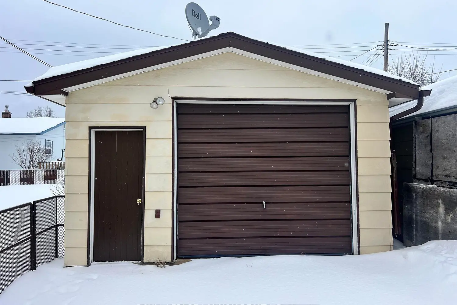 146 Pine Crescent photo 3