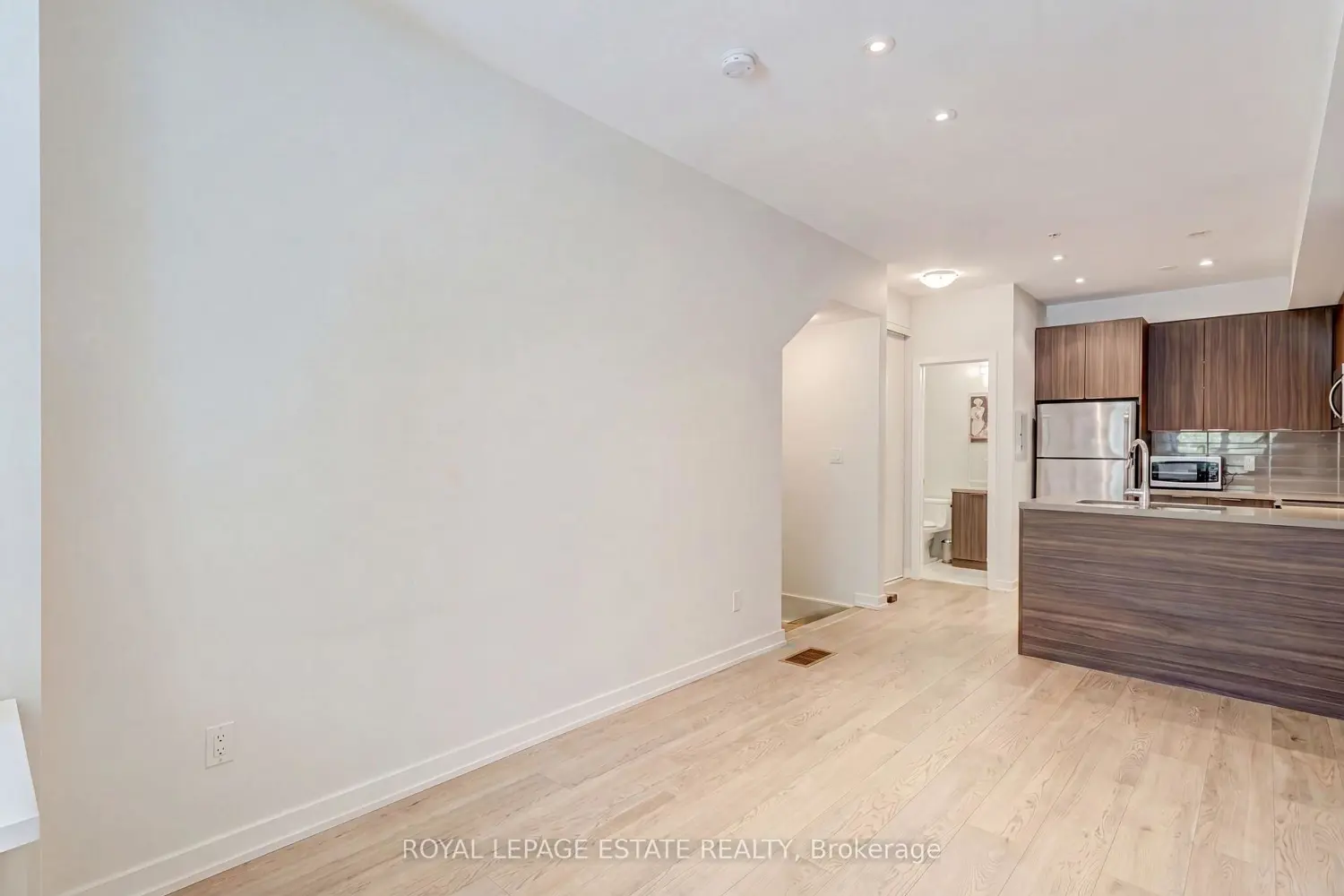 140 Broadview Avenue 32 photo 4