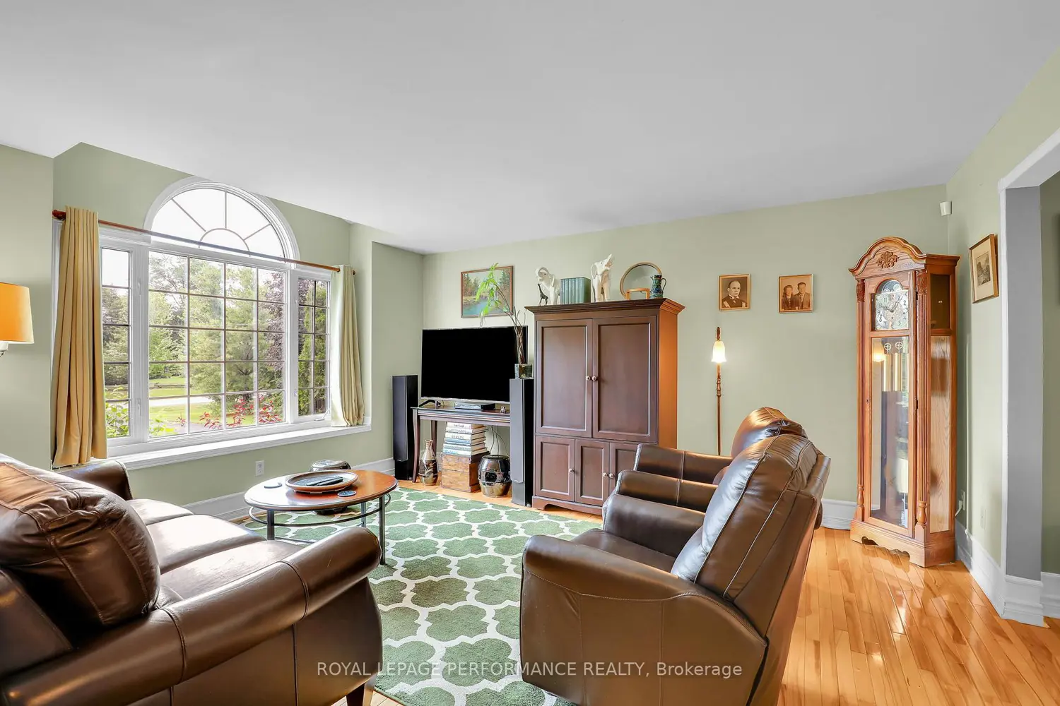 6115 Kaycourt Drive photo 4