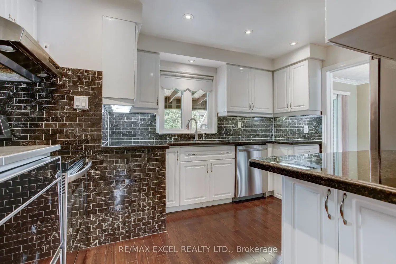 35 Urbandale Avenue photo 4