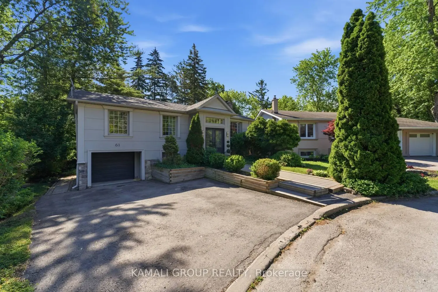 61 Lawnwood Court