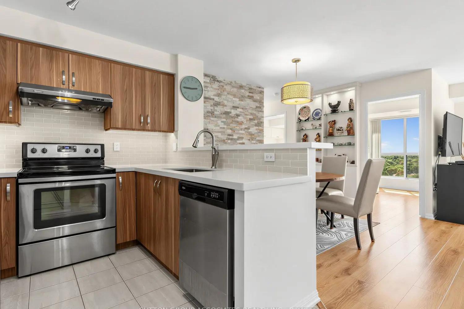23 Lorraine Drive 1706 photo 3
