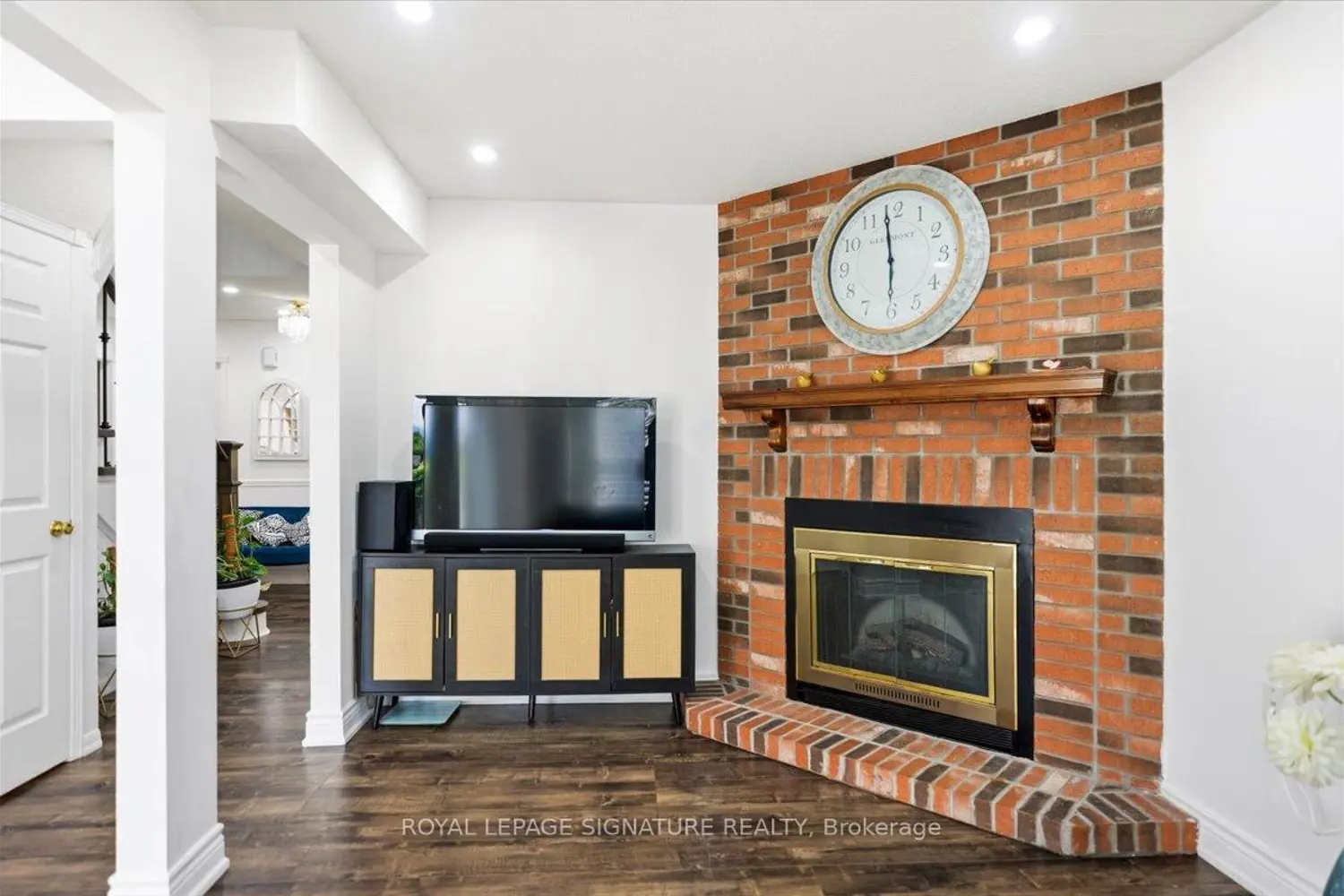 1778 Silverthorn Square photo 3
