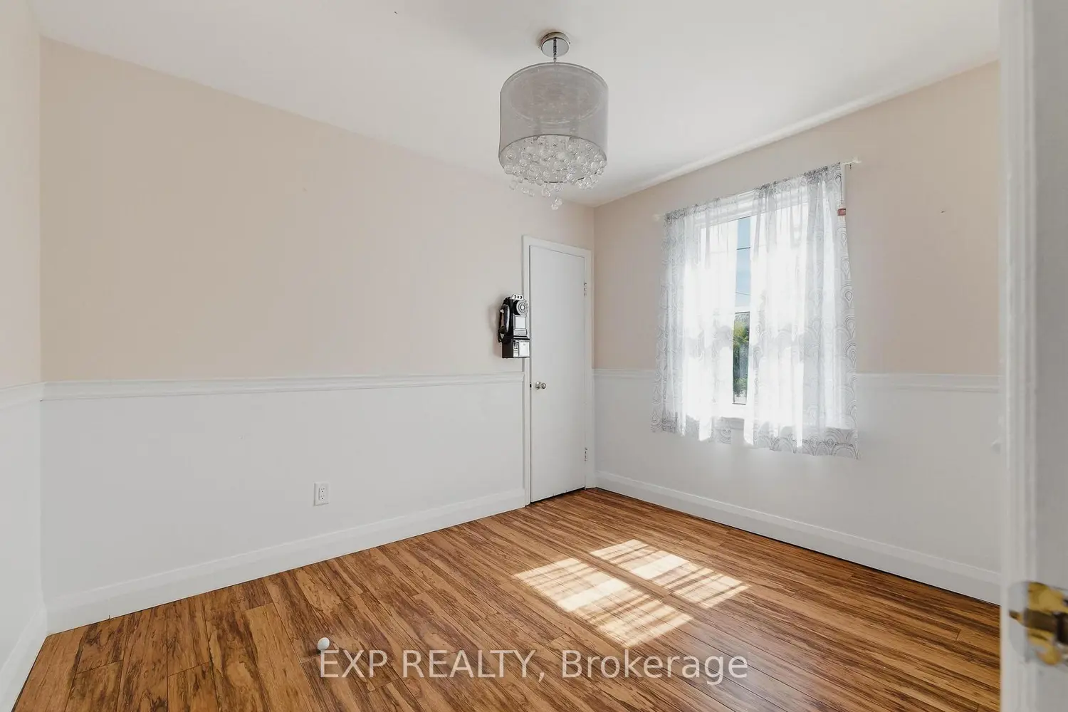 61 Hillview Street photo 2