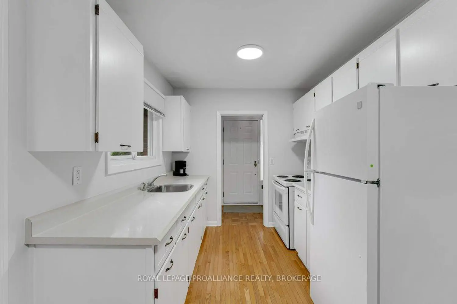 148 Campbell Crescent photo 5