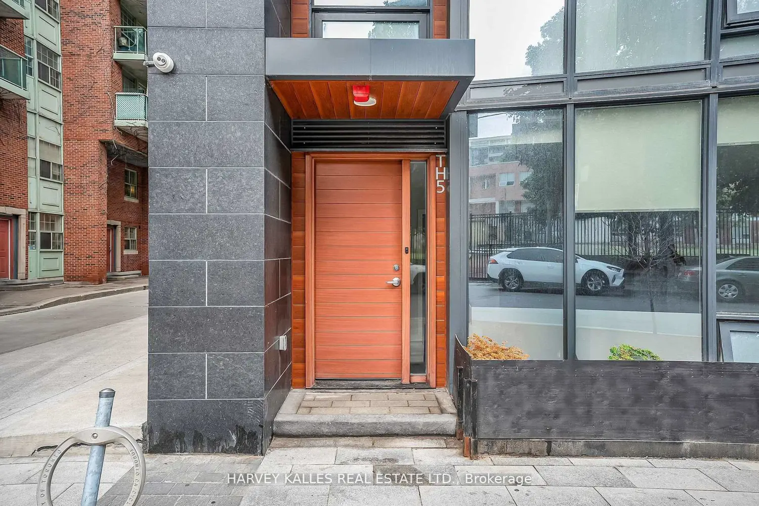85 Wood Street Th5 photo 3