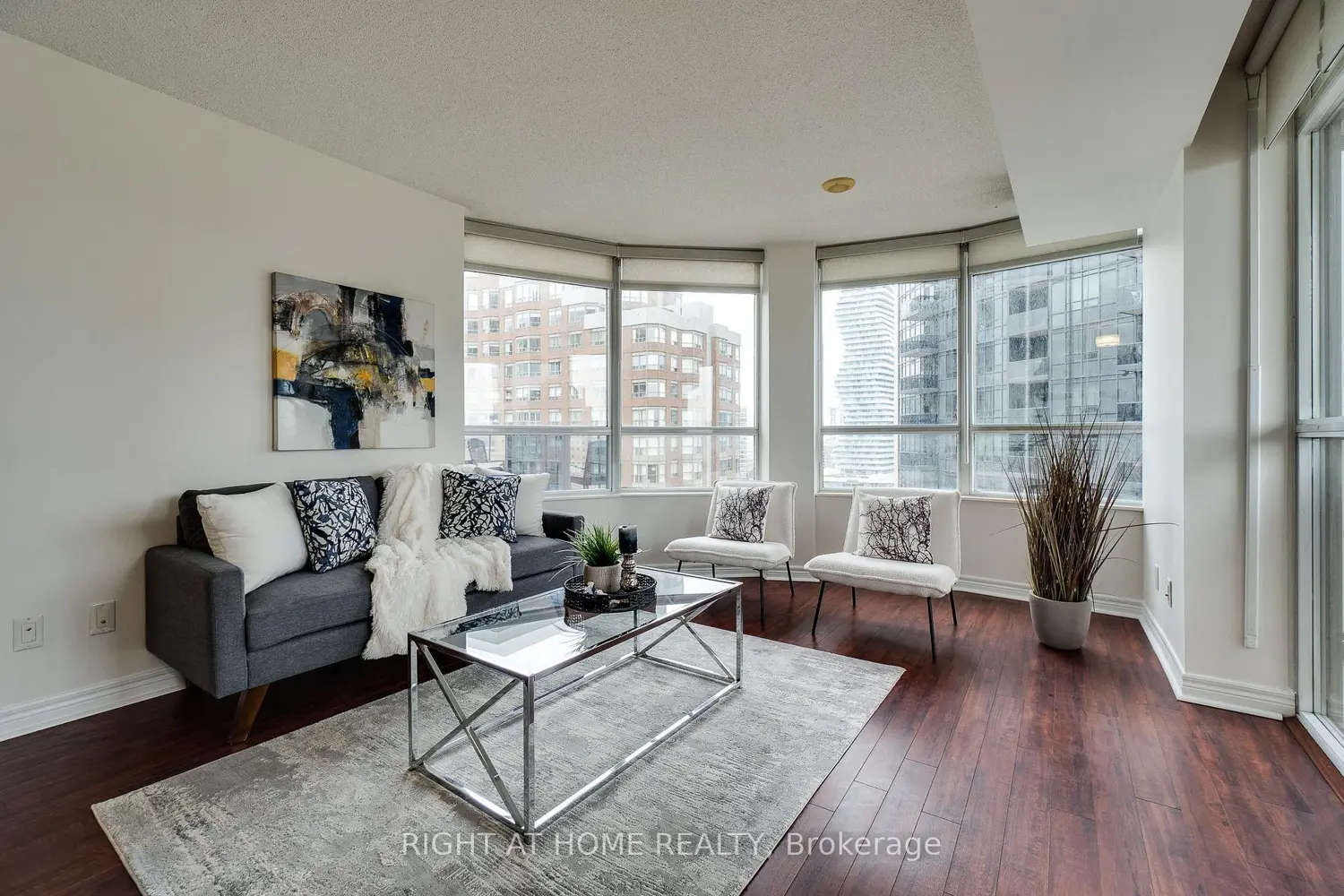 310 Burnhamthorpe Road 1713