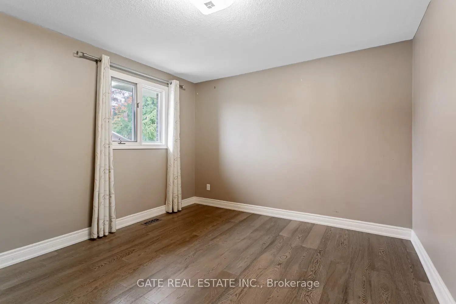 60 Scott Street photo 5