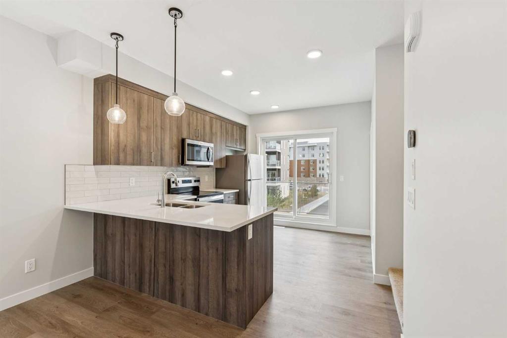107 Shawnee Square SW, Calgary, AB, T2Y 0W4