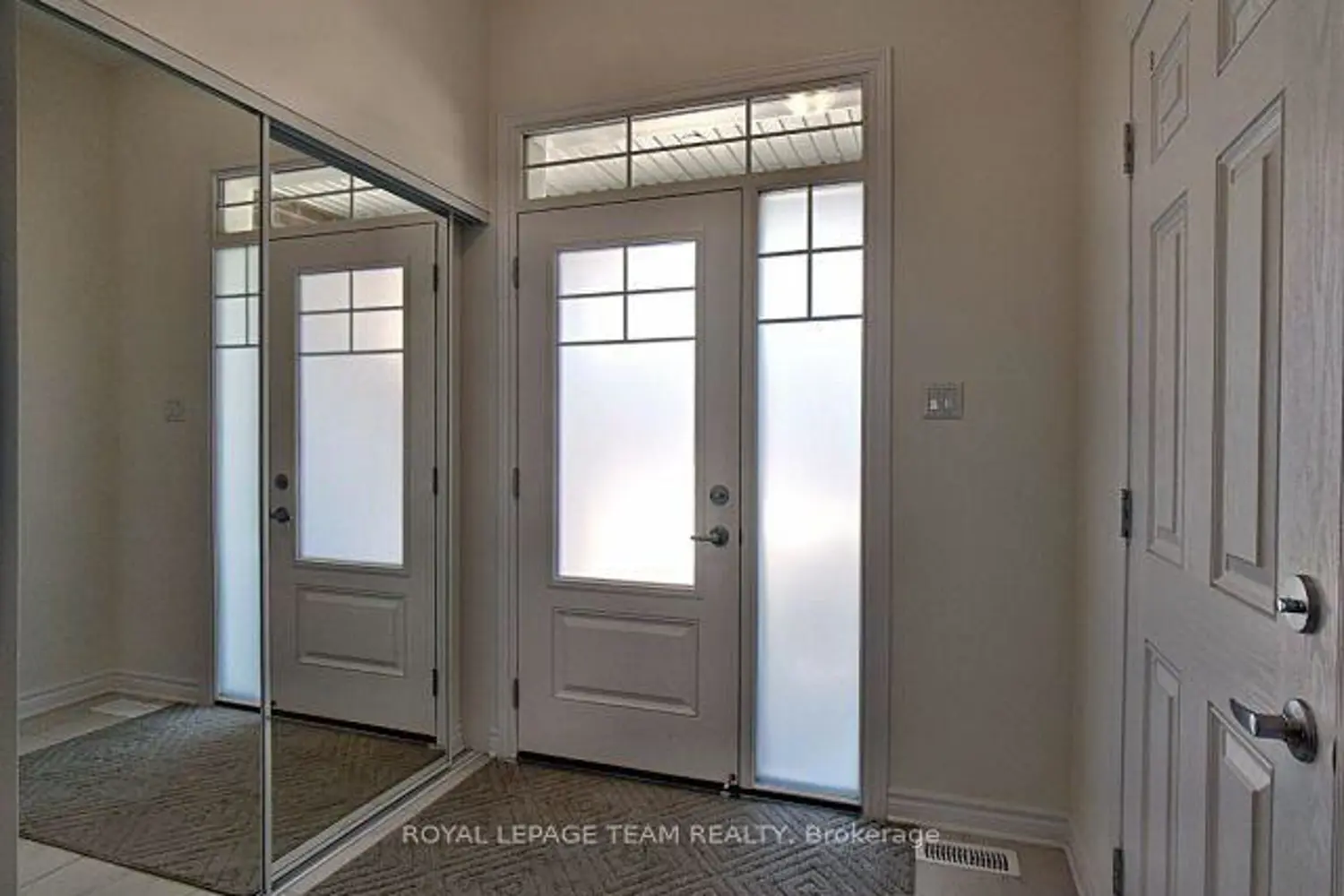 195 Kimpton Drive photo 2