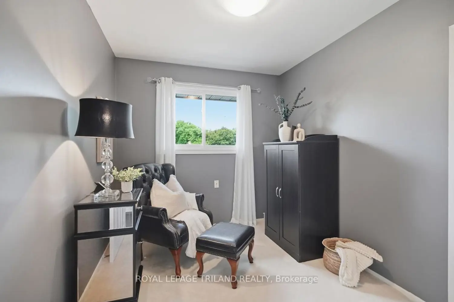 1239 Addison Drive photo 3