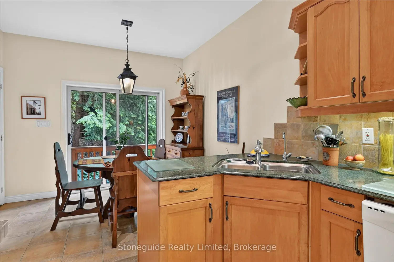 761 Cedarhurst Drive photo 4