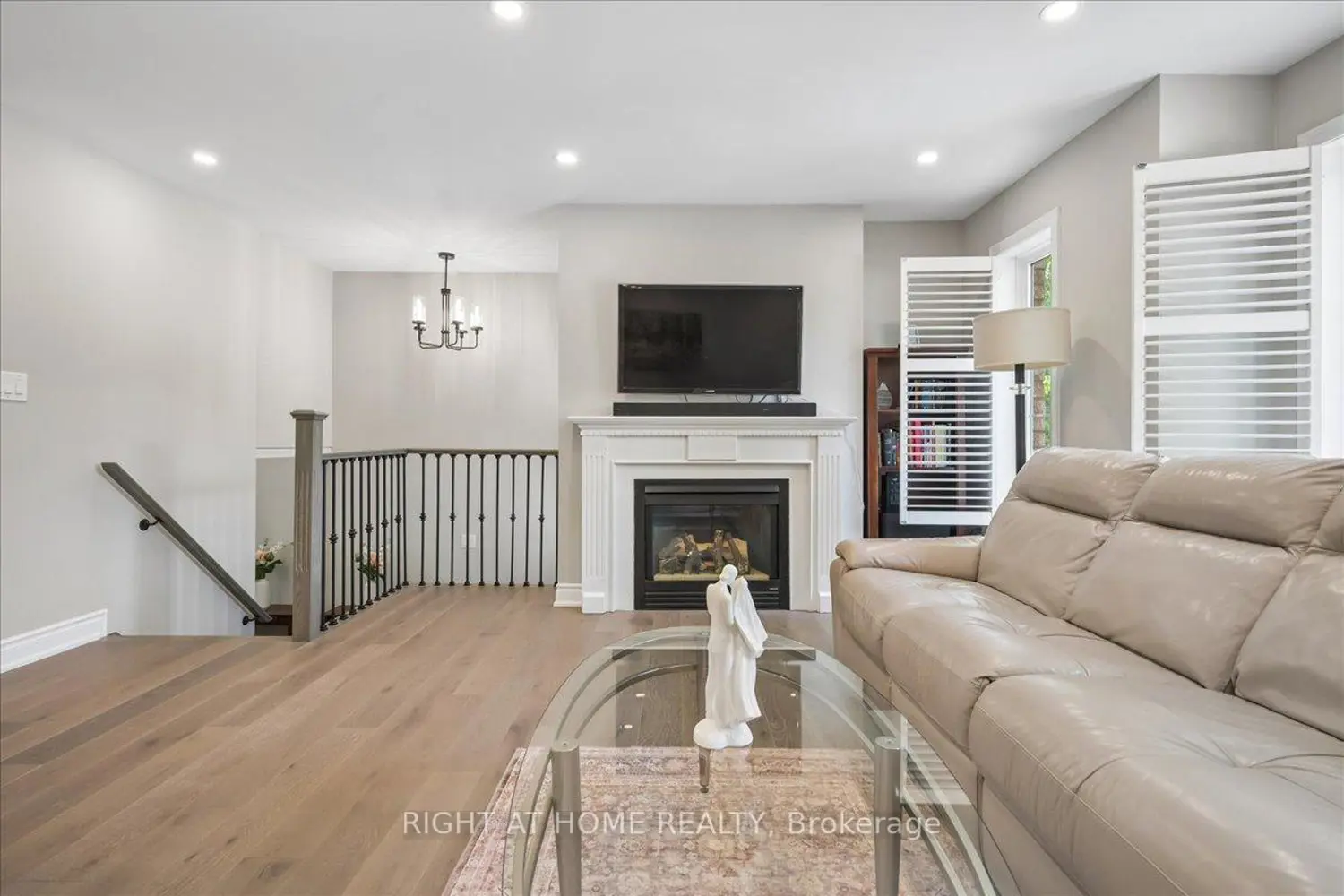2225 Hummingbird Way photo 4