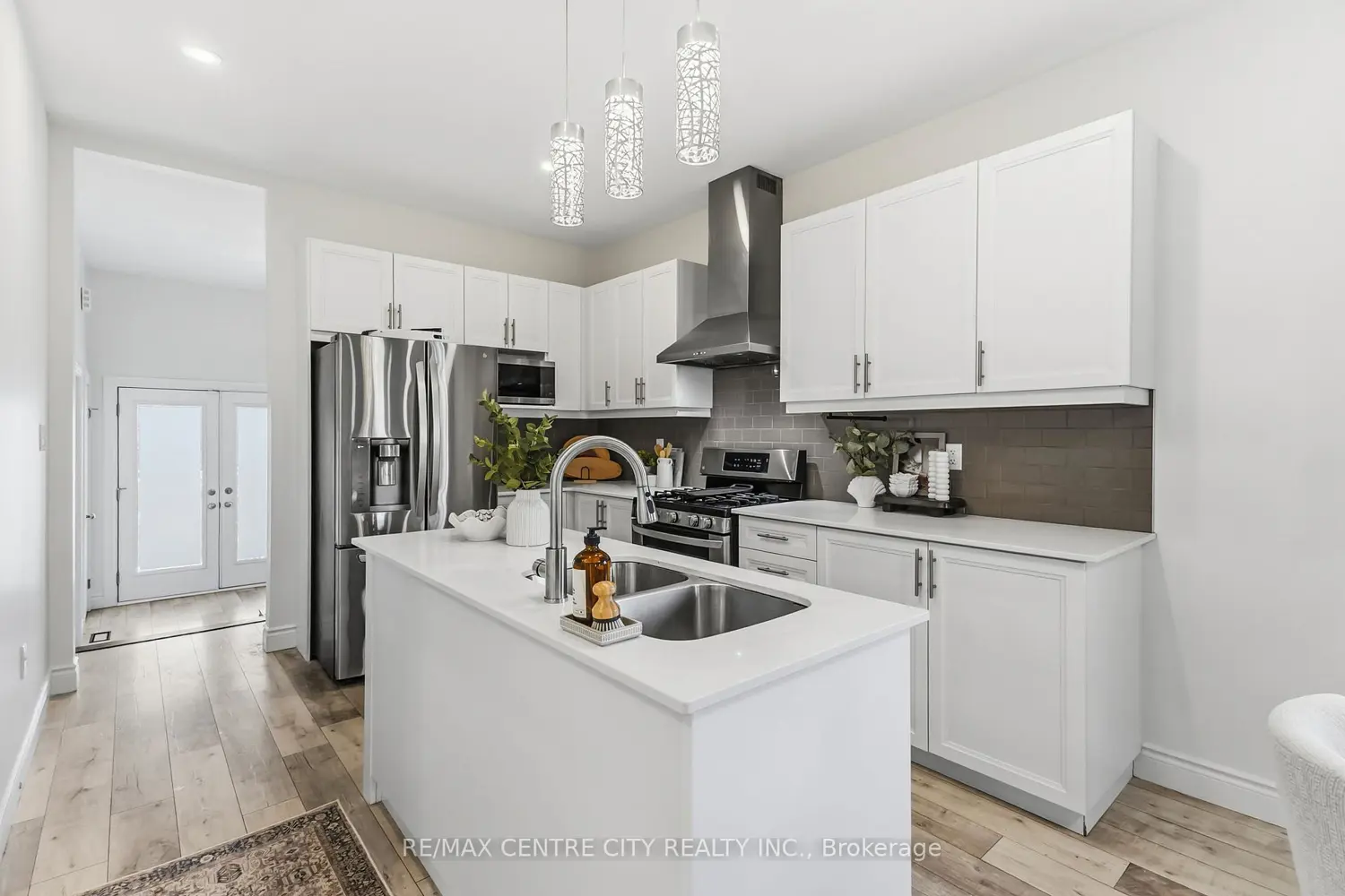 2344 Constance Avenue photo 5