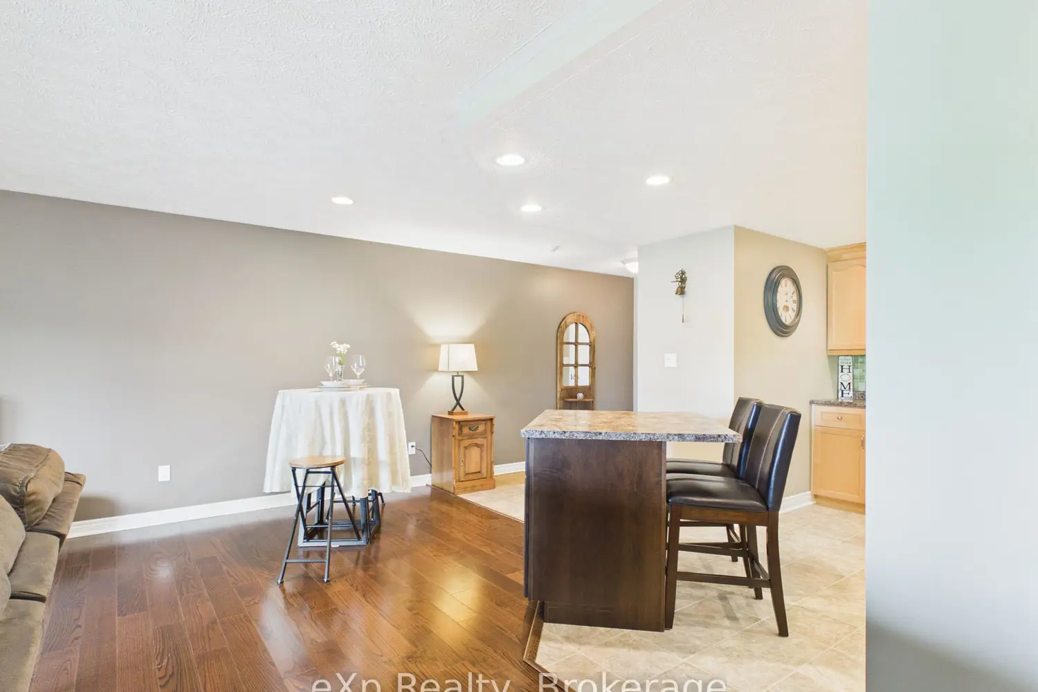 125 William Street 302 photo 3