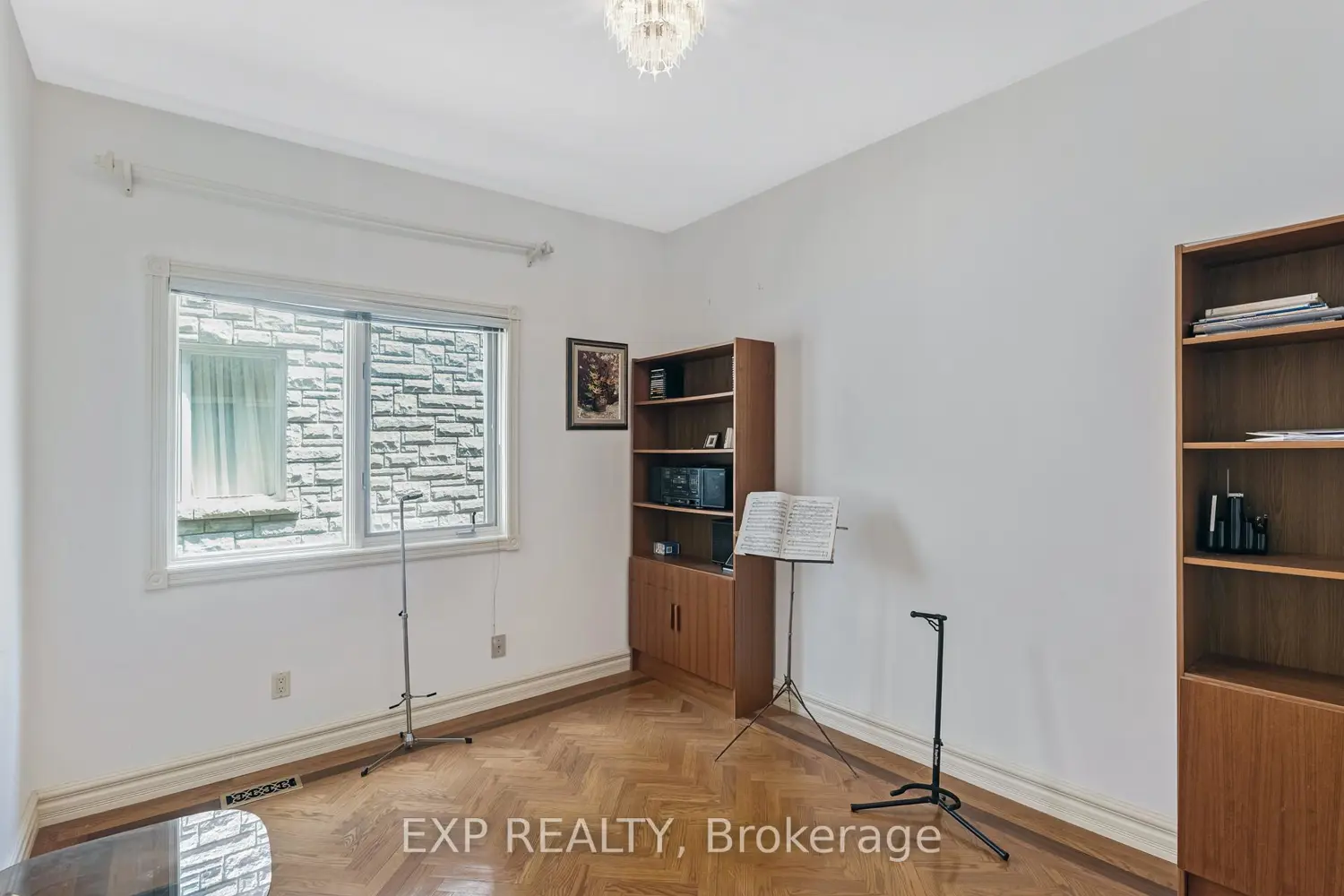 99 Birch Avenue photo 2