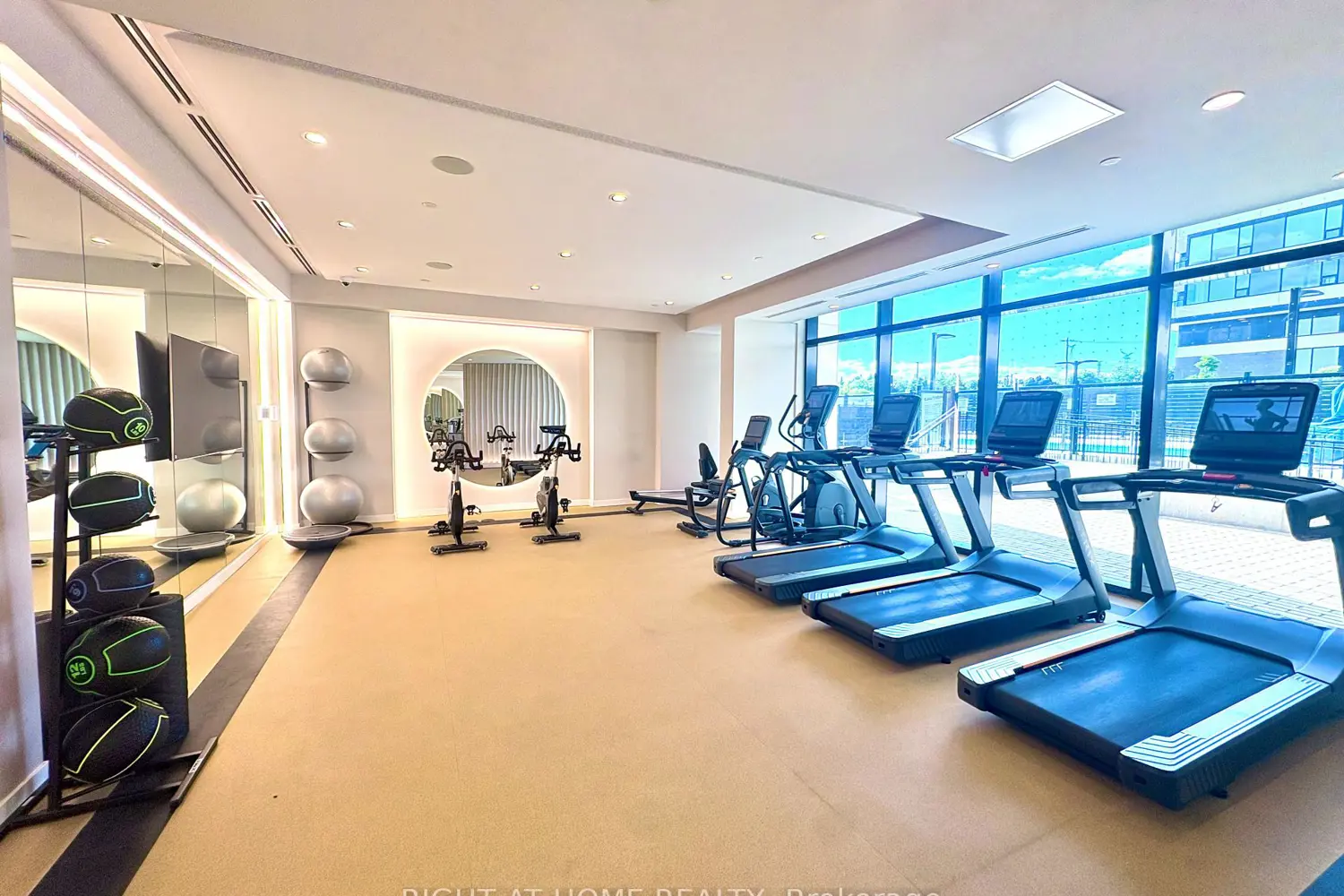 8188 Yonge Street 221 photo 5