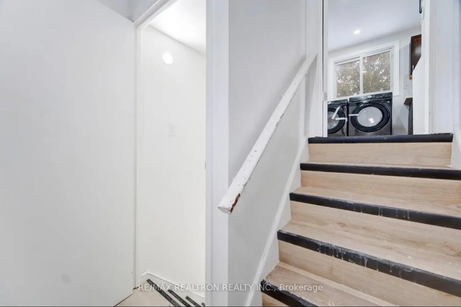 29 Court Lane photo 3