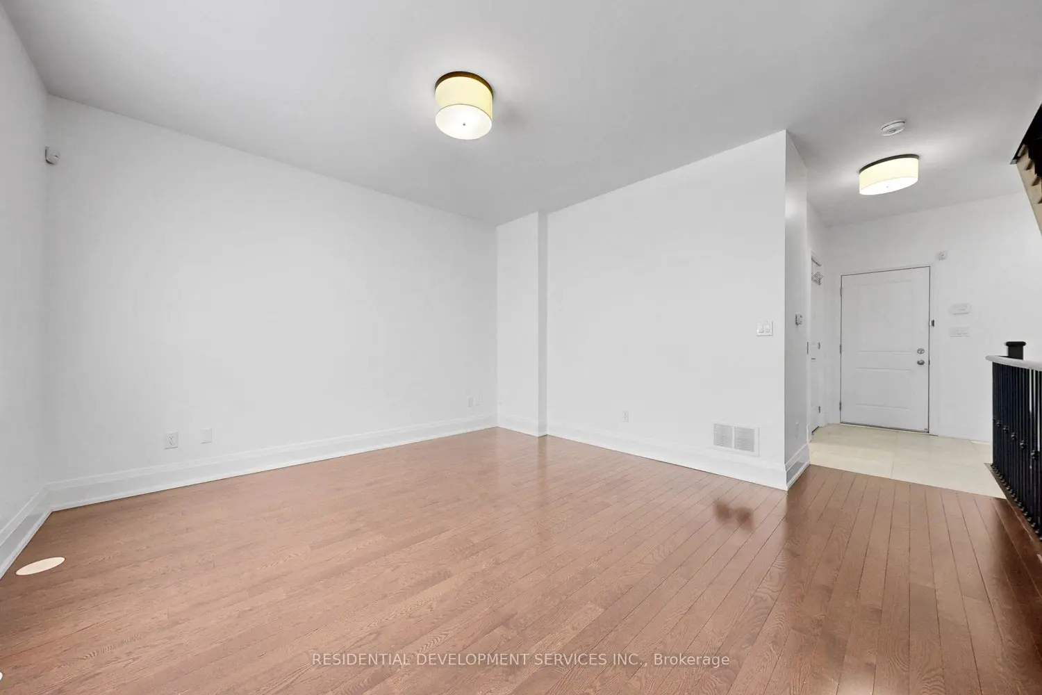 37 Village Parkway photo 2