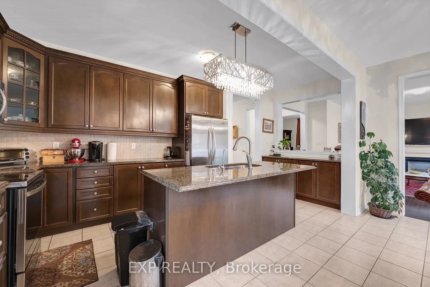 323 Cheryl Mews Boulevard photo 4