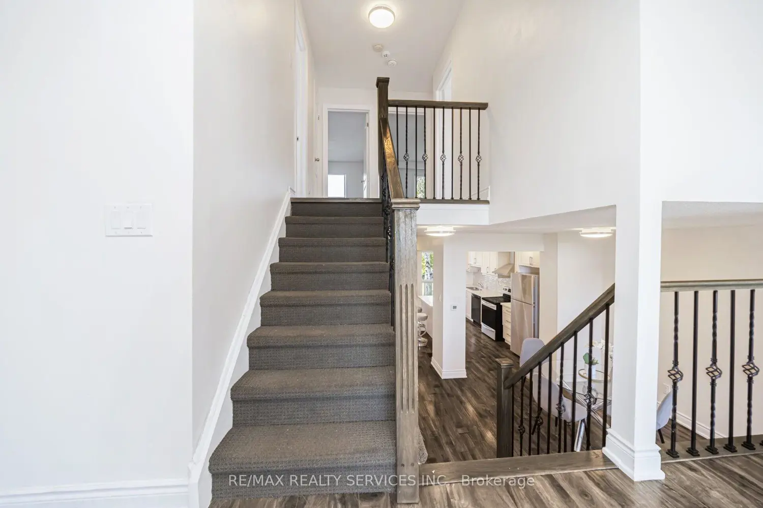 120 Simmons Boulevard photo 4