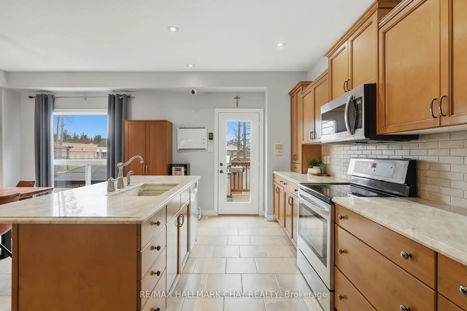 17 Armeda Clow Crescent photo 4