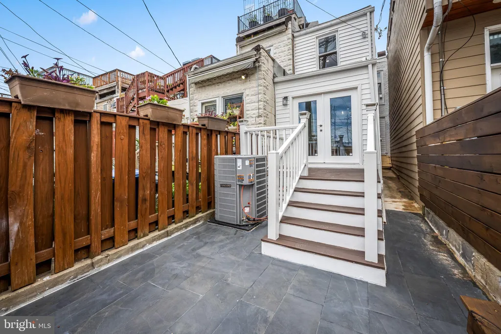 410 E Fort Avenue, Baltimore, MD 21230