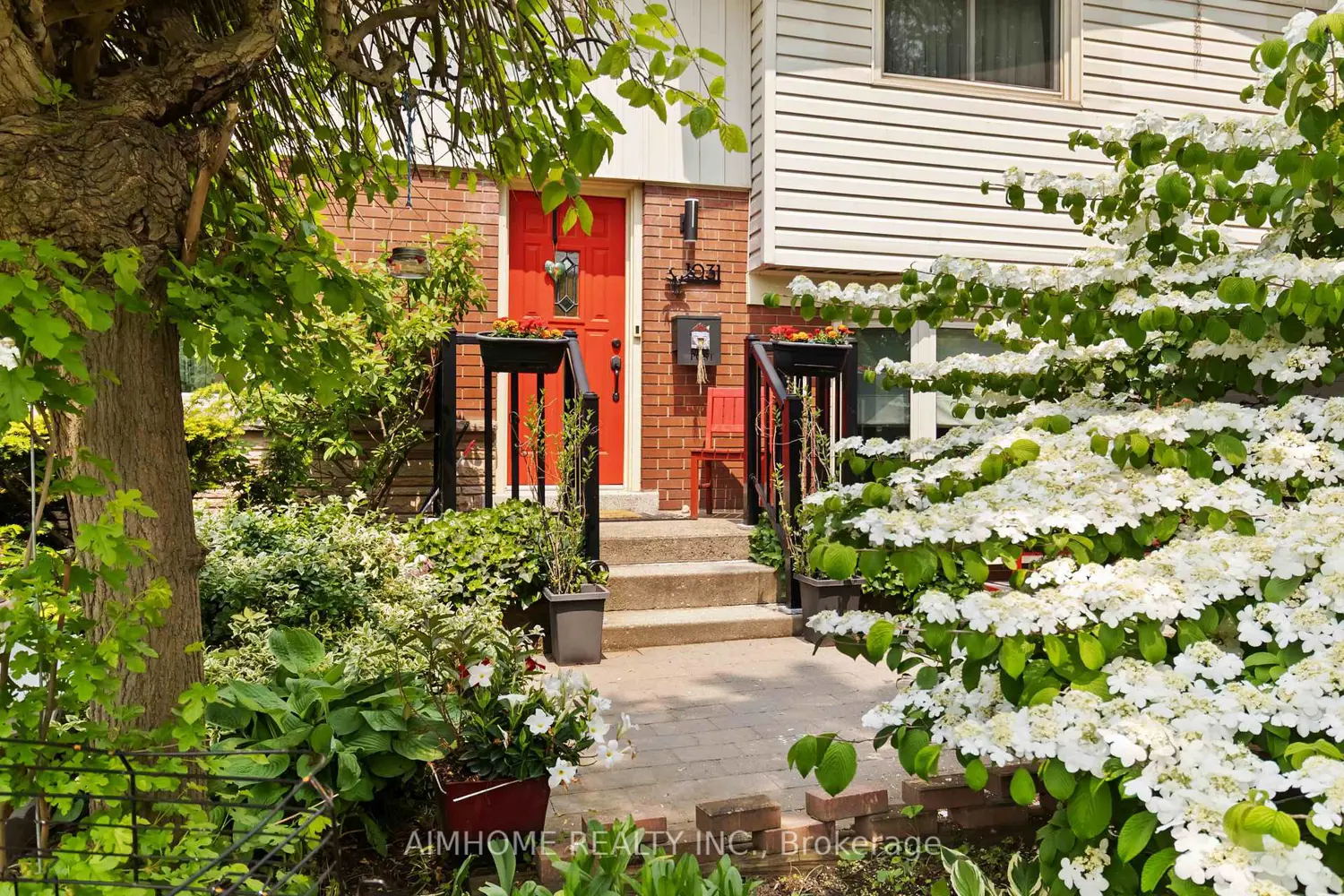 1031 Marley Crescent photo 3