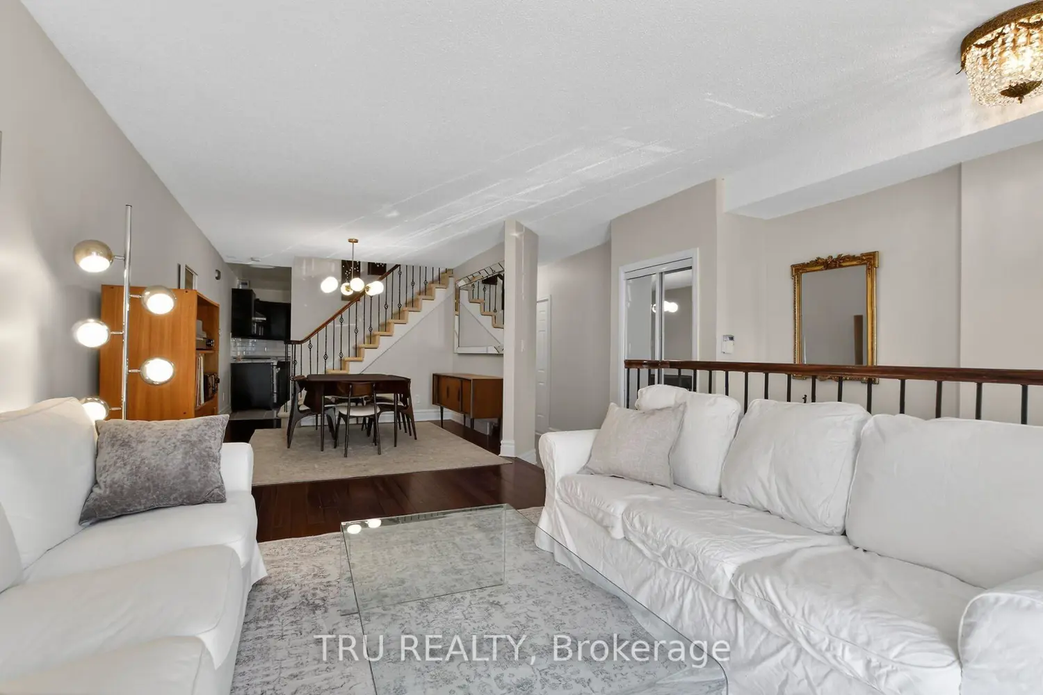2769 Massicotte Lane photo 2