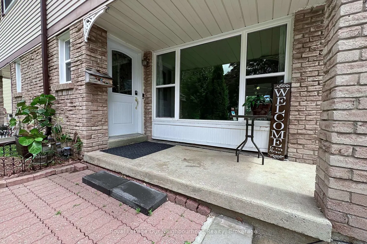 529 Lancelot Crescent photo 2