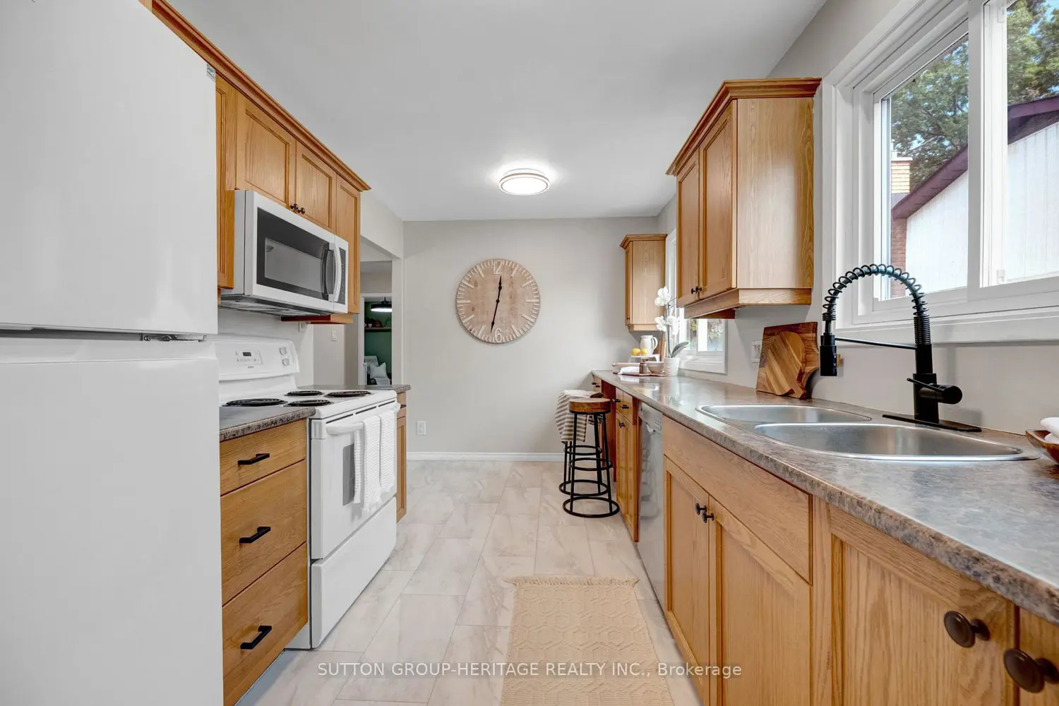 46 Alexander Avenue photo 3