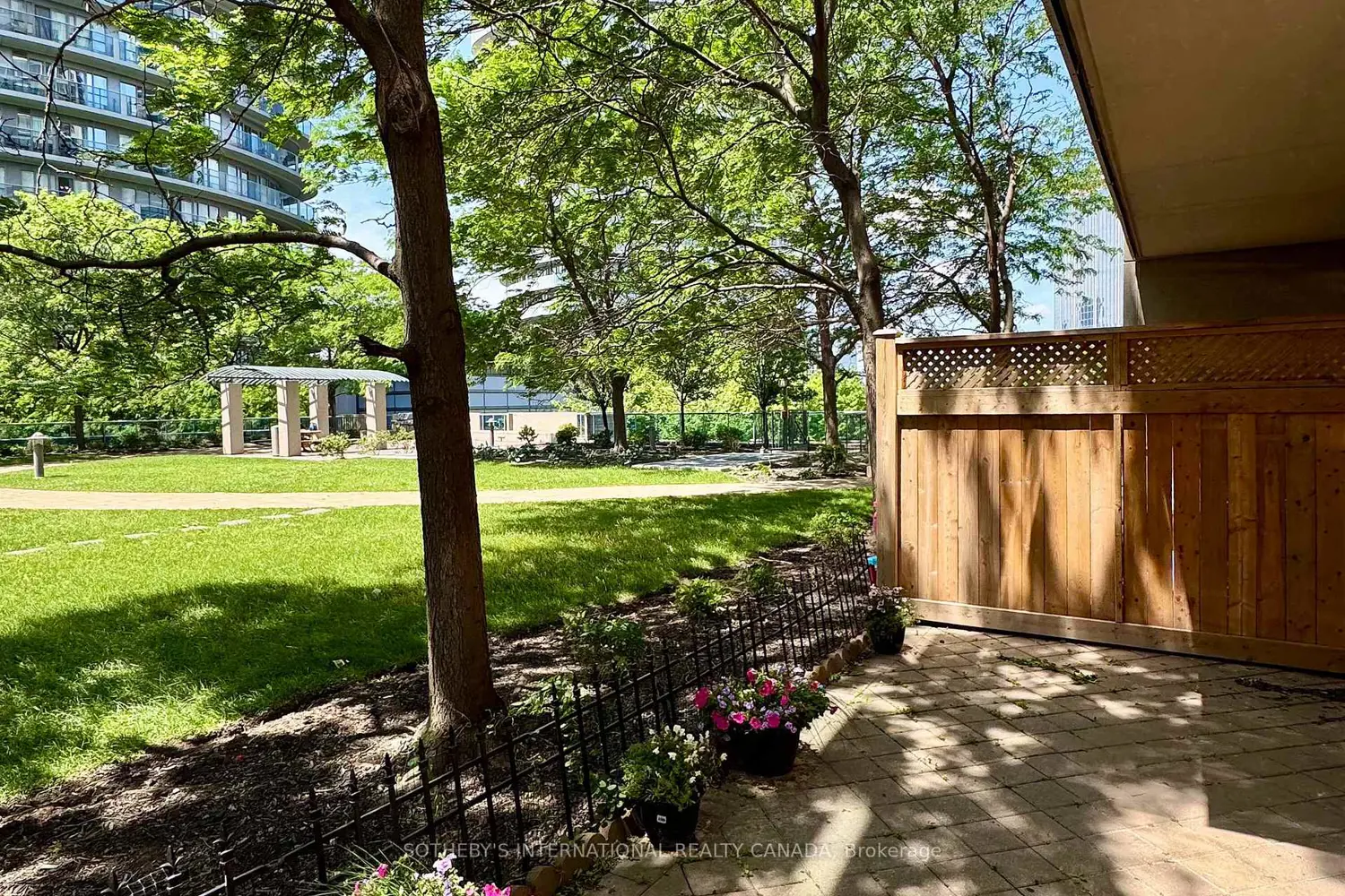 70 Absolute Avenue 306 photo 2