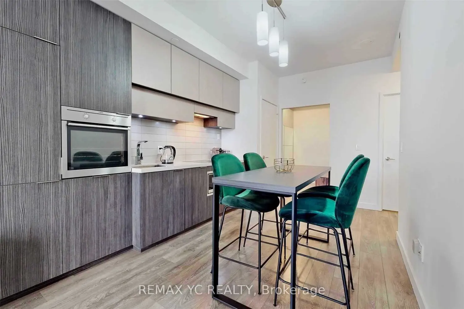 8 Eglinton Avenue 2212