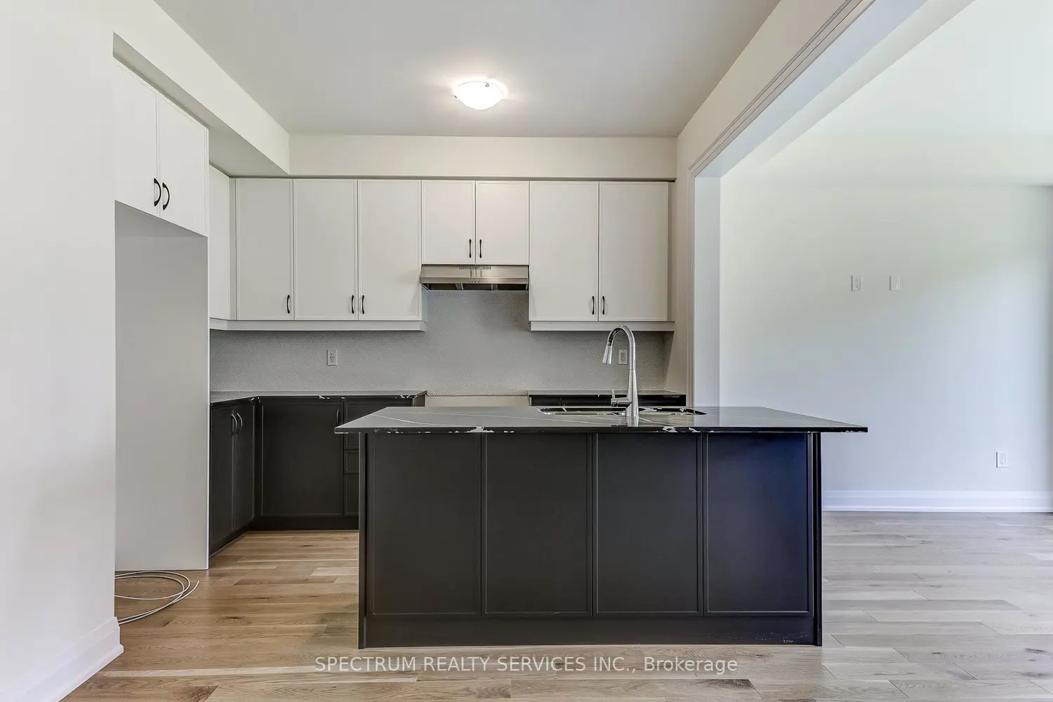103 Adario Crescent photo 4