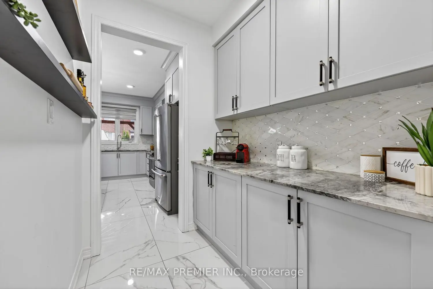 77 Weaver Terrace photo 4