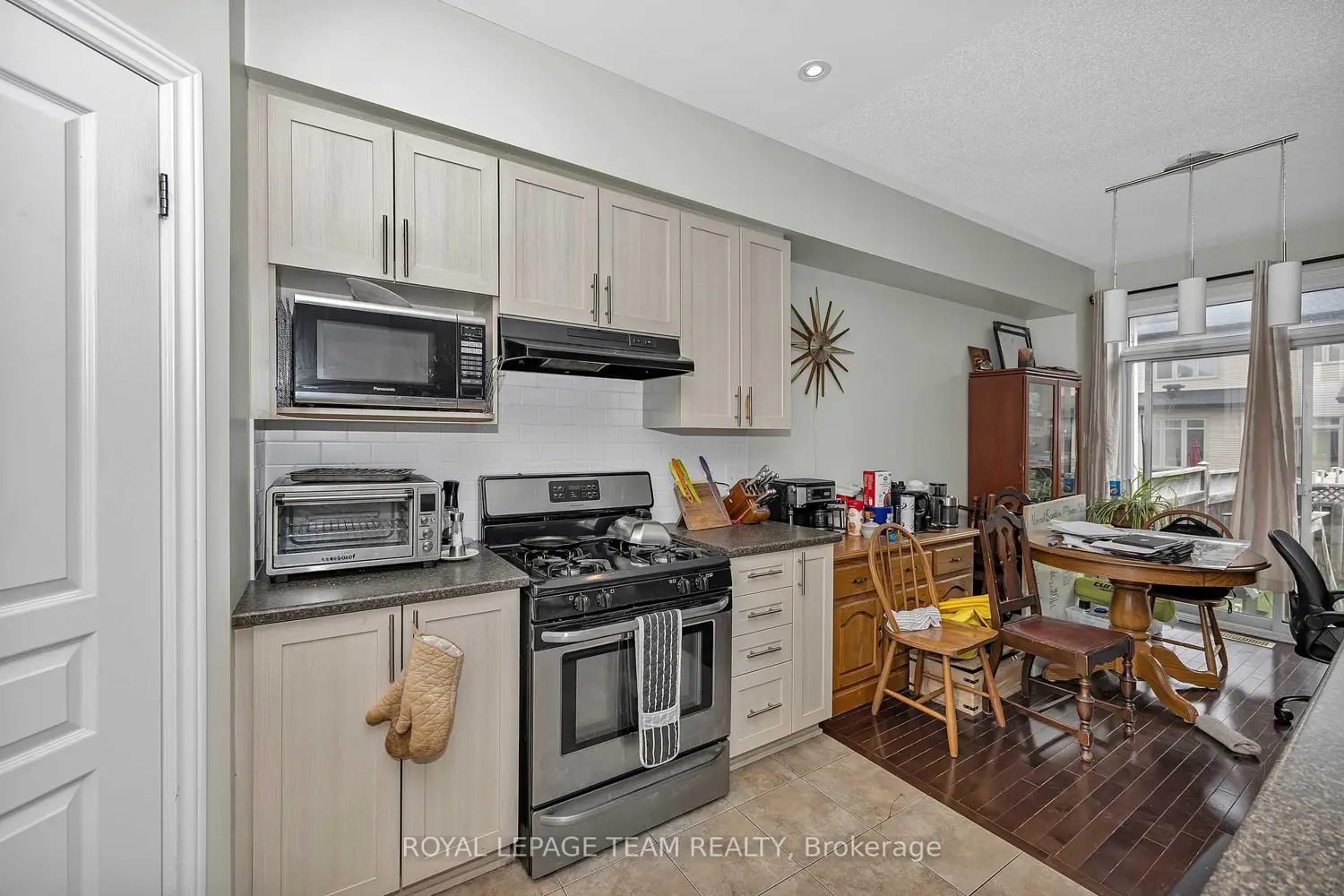 415 Arncliffe Avenue photo 5