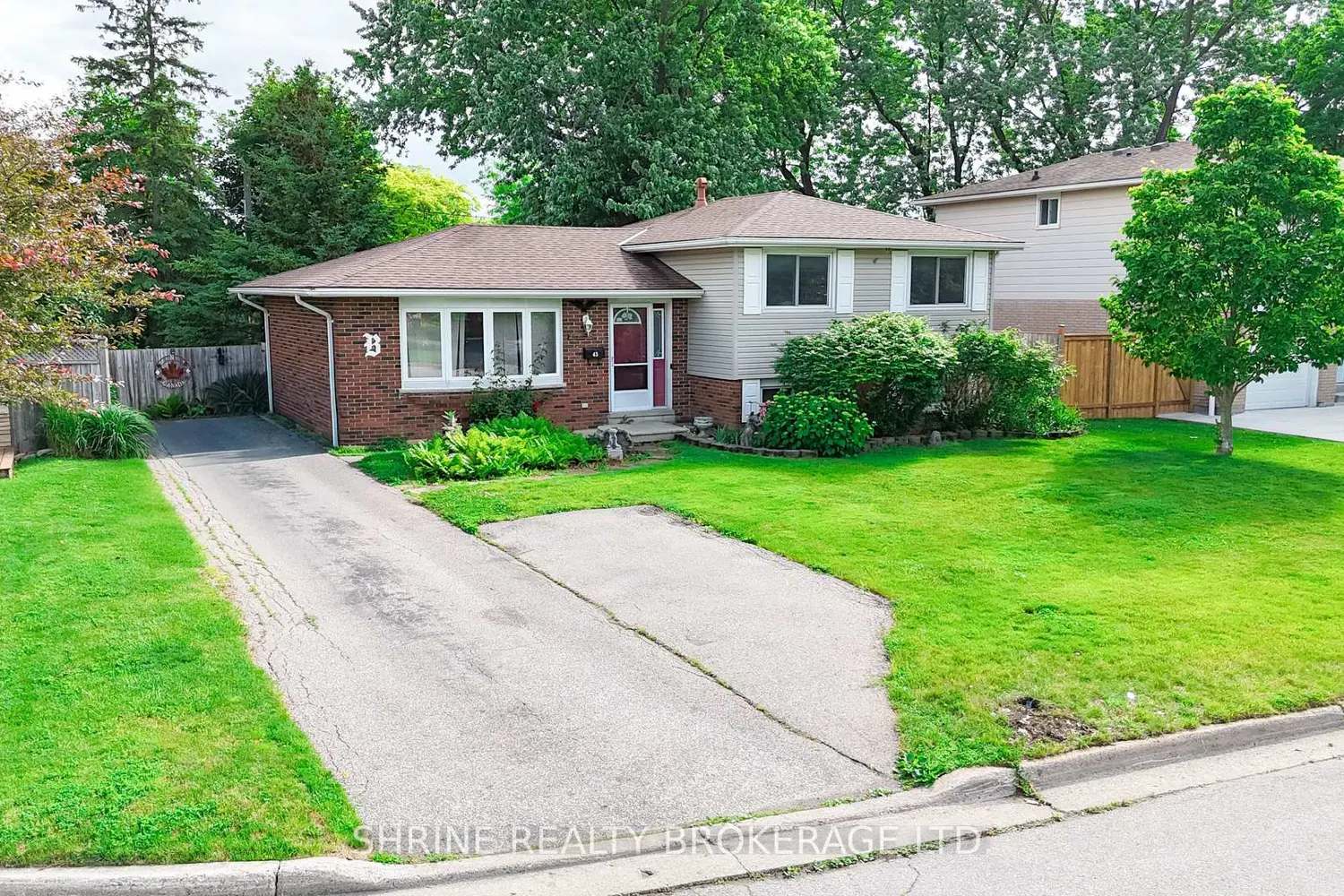 43 Stirling Crescent