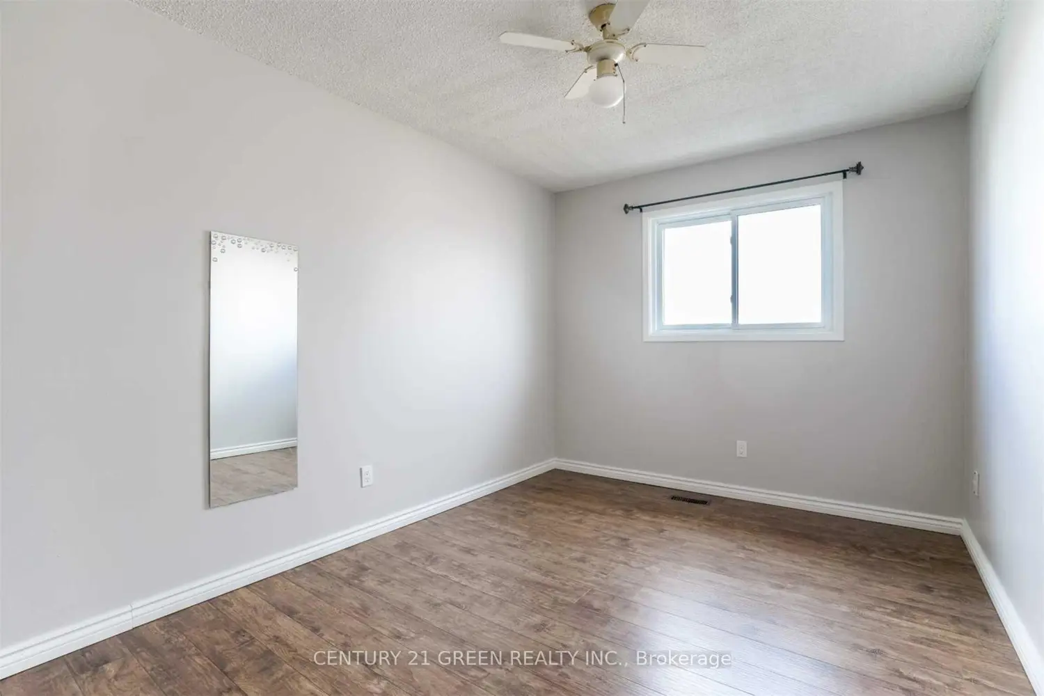 750 Queensbridge Drive photo 4