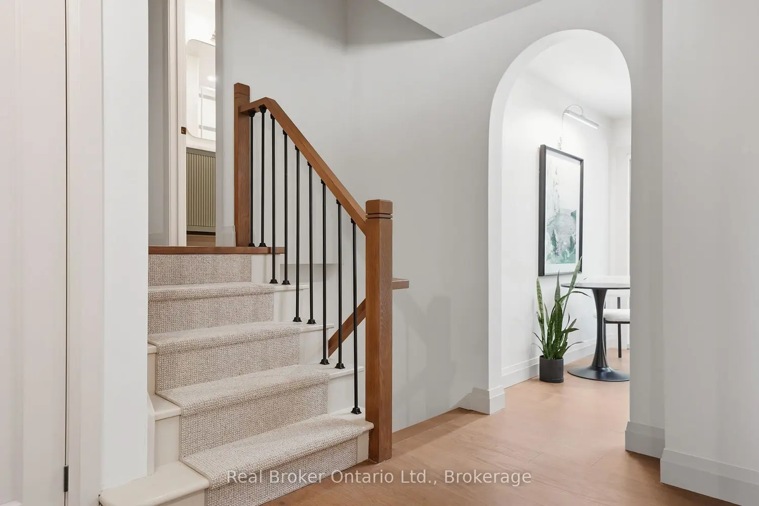571 Leonard Court photo 5