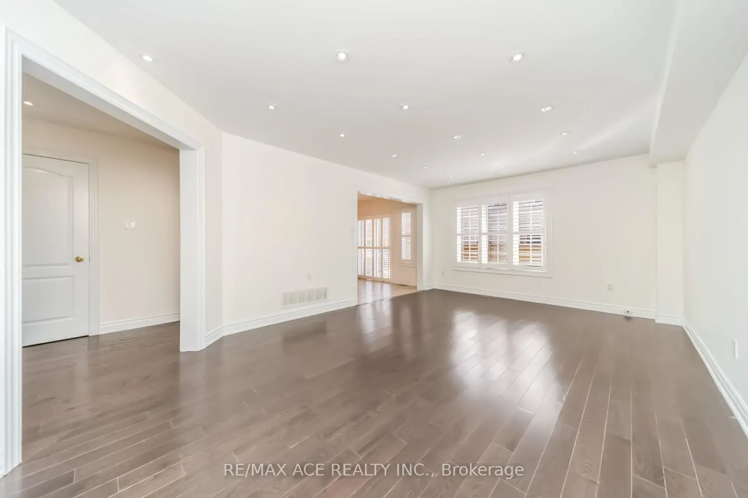 86 Treasure Drive photo 5