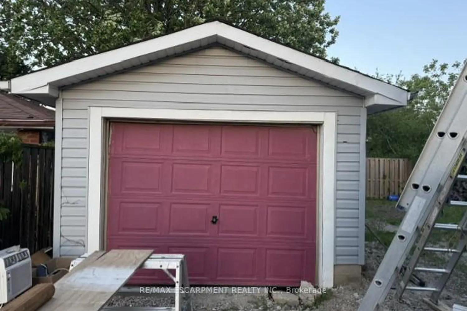 93 Howard Avenue photo 2