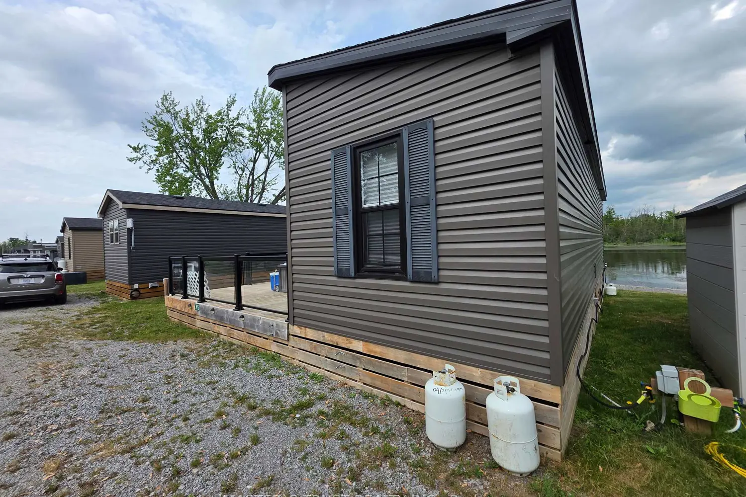 657 Thunder Bridge Road W5