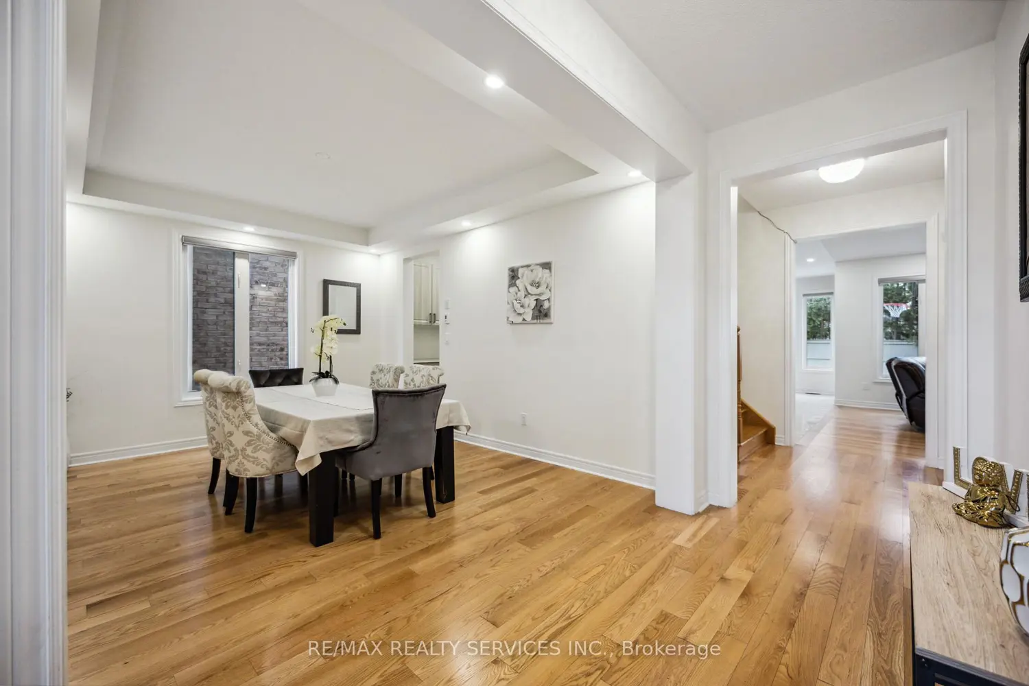 104 Sharpe Crescent photo 2