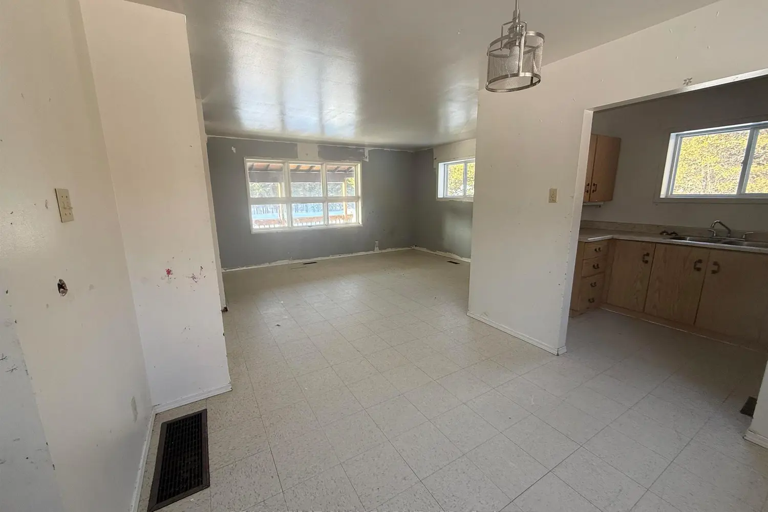 14 Superior Avenue photo 5