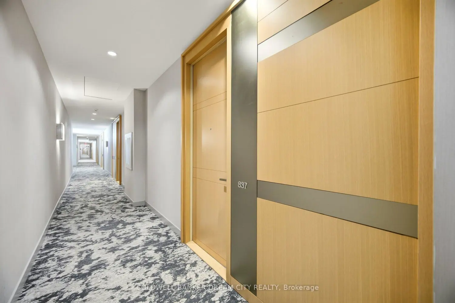 39 Queens Quay 837 photo 2