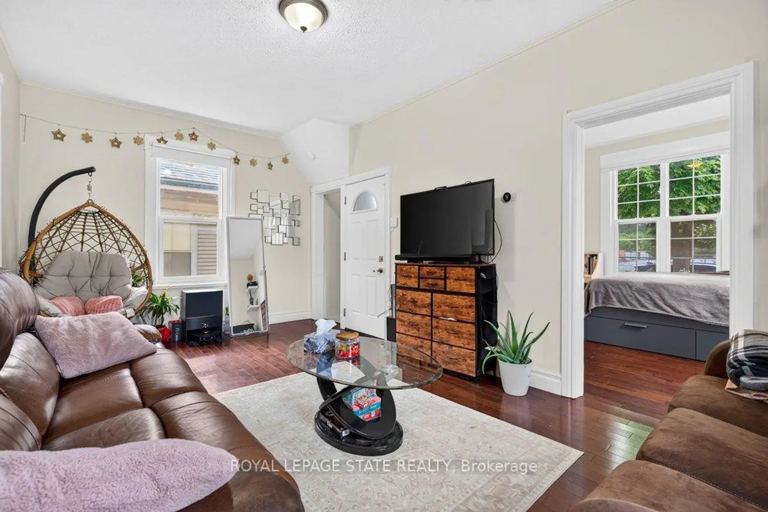 221 Grand River Avenue photo 4