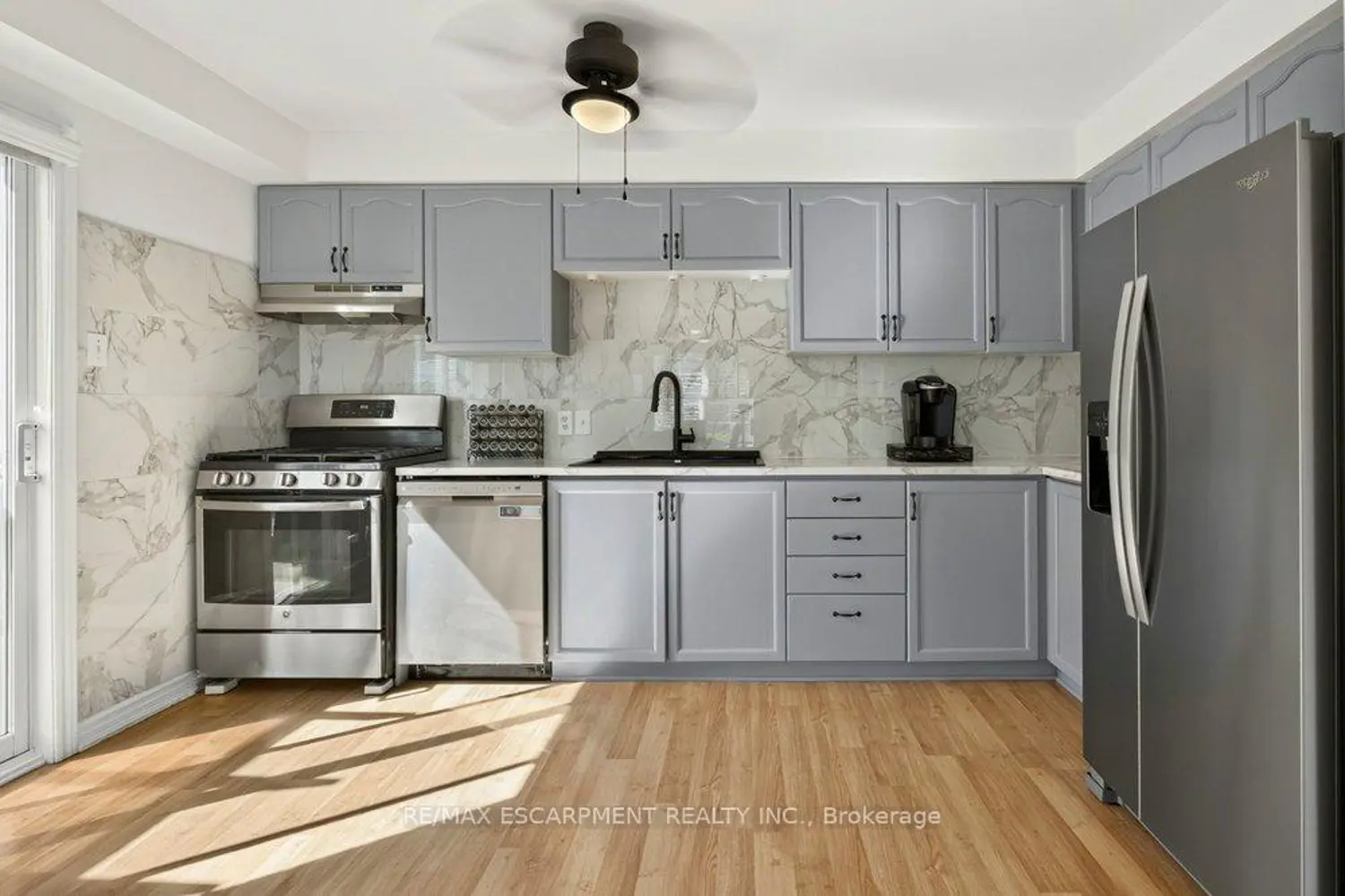 37 Walker Court photo 4