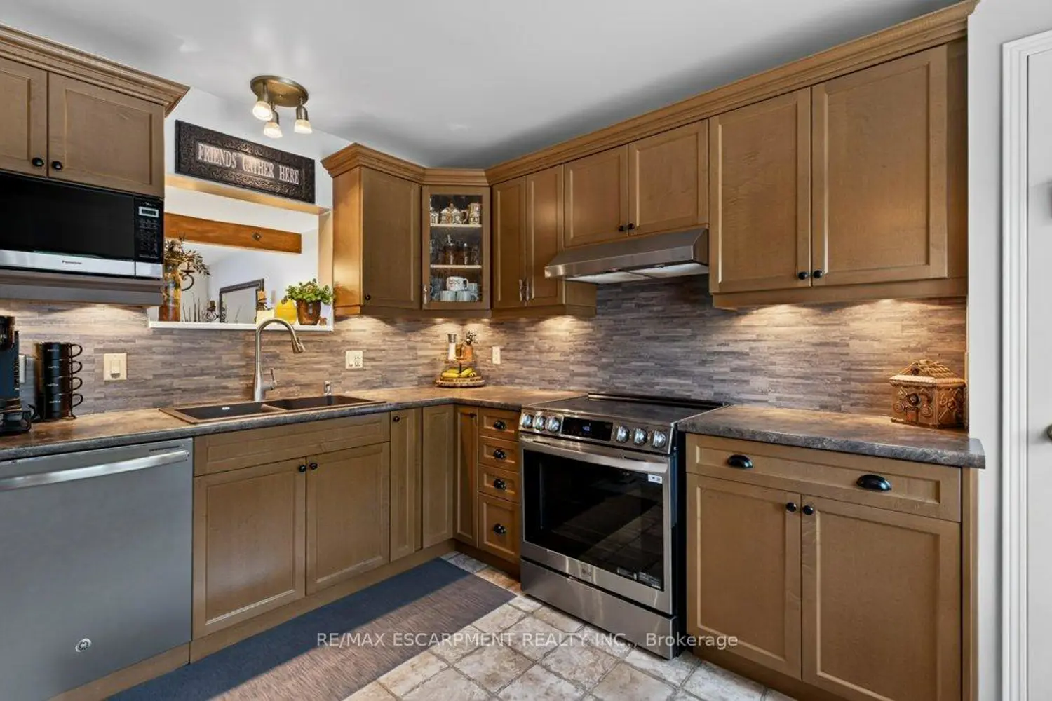 55 Kerman Avenue 55 photo 3