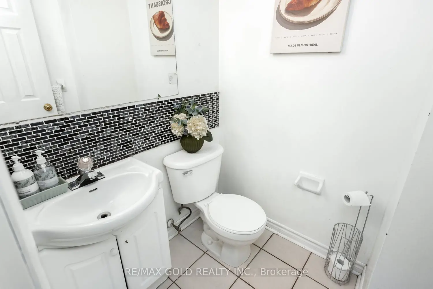 800 Dundas Street 37 photo 5